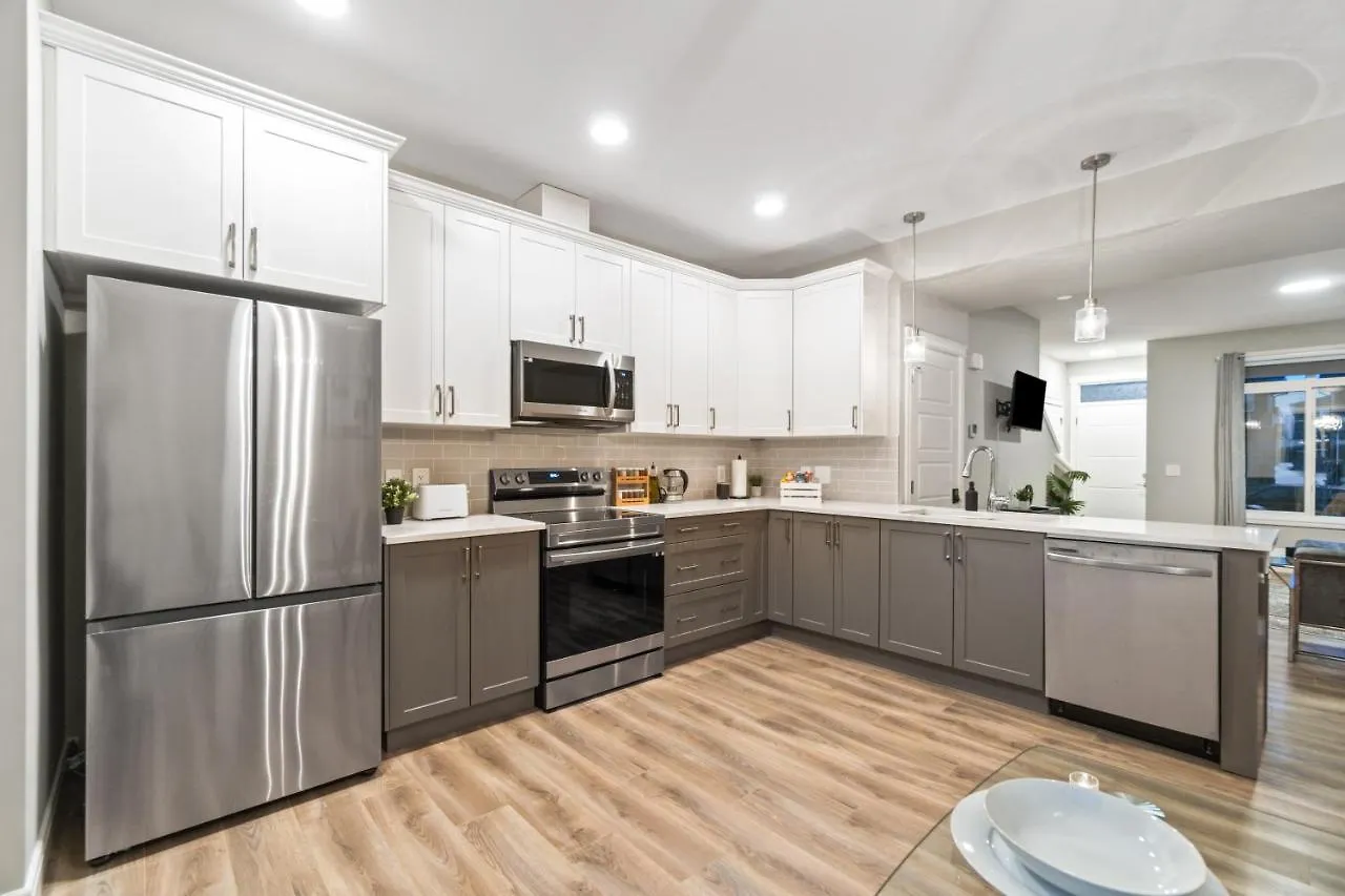 Stylish Home Base For Short Or Long Stays Edmonton