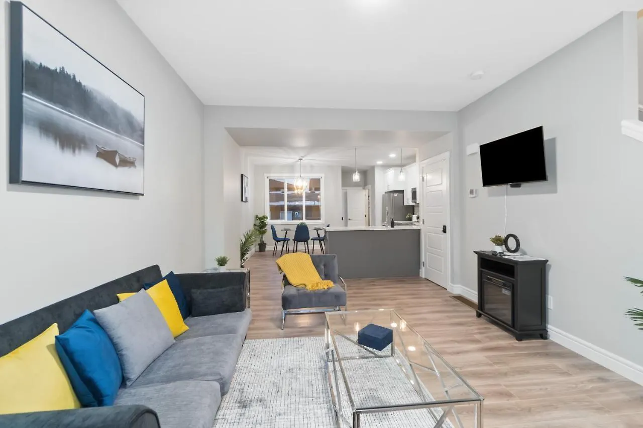 Stylish Home Base For Short Or Long Stays Edmonton Casa de Férias